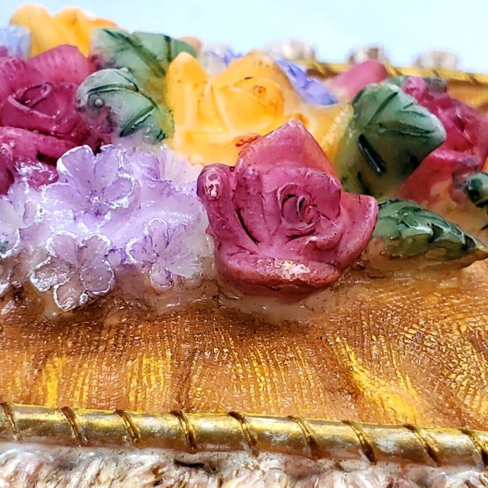 VTG Victorian Floral Jewelry Trinket Box With Raised Rose Design & Gold Accents - Picture 10 of 15